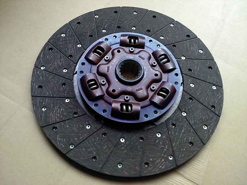 Car clutch. How it works, common problem symptoms, and solutions.