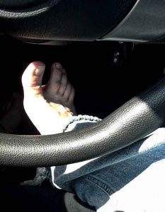 is it illegal to drive barefoot