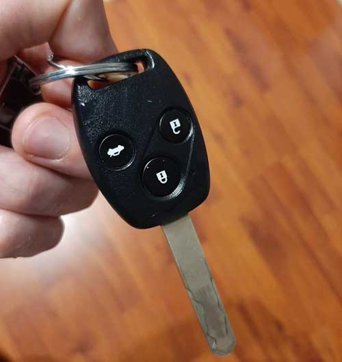 Can car keys get wet?